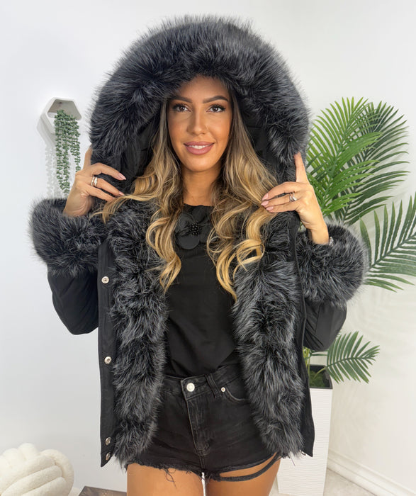 Jakna Moli-Kratka jakna-J&J Collection-Crna sa sivim krznom-S-Contessa