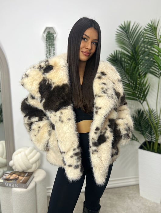 Bunda Teodora-Kratka bunda-J&J Collection-Bež sa braon šarama-Univerzalna-Contessa