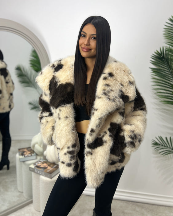 Bunda Teodora-Kratka bunda-J&J Collection-Bela sa camel šarama-Univerzalna-Contessa